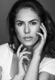 NE1 | Naomi Johnson Head Photo